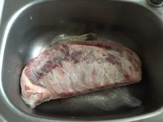 迷迭香烤羊排套餐,羊排常温退冰