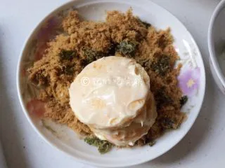 网红的肉松小贝,再把肉松放上去