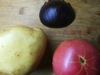 四季都宜的西红柿土豆浓汤,简单材料