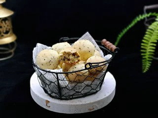 黑芝麻麻薯面包,迫不及待吃一个，太好吃了。