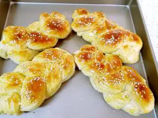 果酱辫子面包,出炉啦！颜色不错哦！