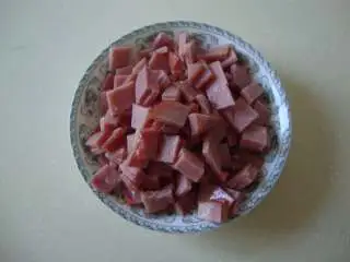 十味 香肠菌菇披萨,香肠和口蘑切碎，大孔芝士切碎