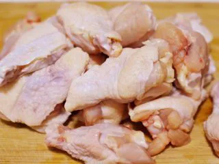 棒棒糖烤鸡翅根（新奥尔良口味）,鸡翅根洗净。