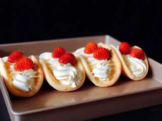 韩国草莓蛋糕,美美的草莓蛋糕就做好啦