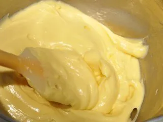 日式豆乳盒子蛋糕,混合好的豆乳酱光滑、细腻,呈浓稠状。