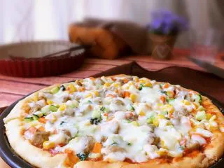 秘制芝心卷边披萨,成品3