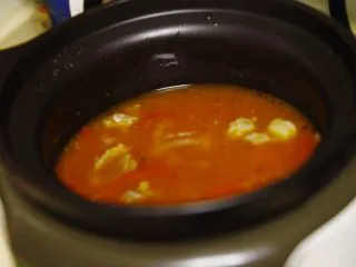 能给你多巴胺的「他」★牛肉西红柿汤,然后搅拌均匀,期待最后的美味呈现时刻。因为现在已经满室飘香了呢。