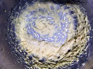 炼乳小饼干(适合新手),继续打发至羽片状