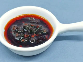 烤箱版【金针菇蒜香烤花蛤】,爱吃辣辣的花蛤辣椒酱是必备的