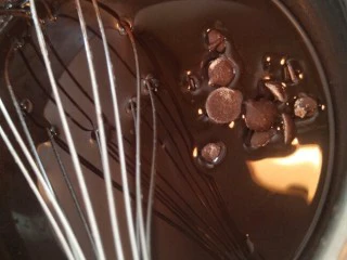 十分优秀de巧克力戚风蛋糕,加入10g巧克力🍫继续搅拌