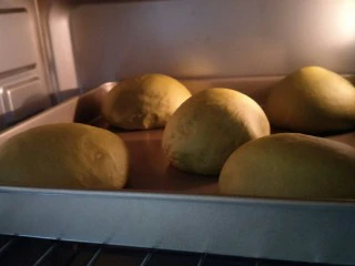 爆浆抹茶冰心面包,发酵1小时。变成两倍大。