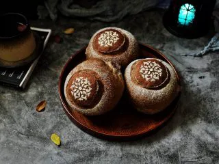 黑加仑黑米软欧包,成品图