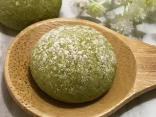 法式抹茶莎布雷酥球,来个特写。