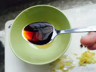 秘制干煎三文鱼 ,两勺生抽