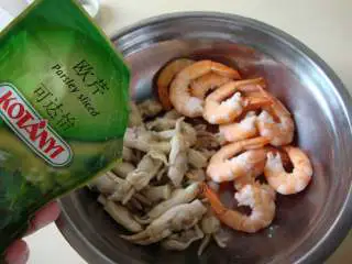 意大利海鲜色拉,加盐、欧芹拌匀即可