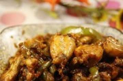以三色田鸡为主角的美食盛宴(一道口感丰富的家常美食)