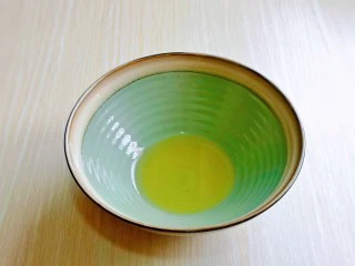 棉花蛋糕&不开裂不回缩方子,玉米油加热至纹路,不要太热哈!