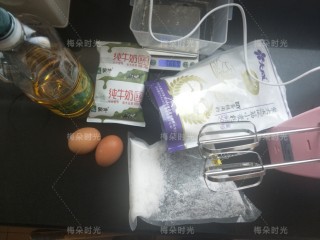 纸杯蛋糕(不塌不裂),准备所需食材和工具,鸡蛋每个60克左右。