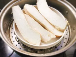 家常菜+手撕杏鲍菇,杏鲍菇洗净切开，大火蒸熟