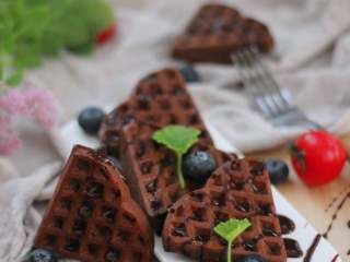 巧克力华夫饼,搭配巧克力酱或蜂蜜都不错 