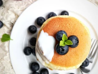 舒芙蕾——给你做舒芙蕾的人 一定很爱你,舒芙蕾就是集网红、经典流传一体的甜品,它质地轻盈,口感温柔,里面大量的空气让它每一寸皮肤都在呼吸。