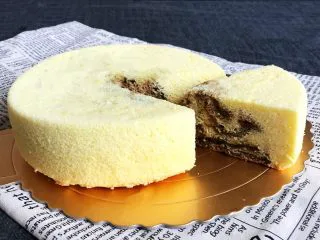 茶香戚风蛋糕,把茶香戚风蛋糕切开就可以吃了