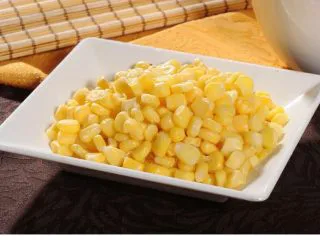 芝士就是力量-----香甜芝士玉米,也可以直接选择煮熟的玉米罐头或者玉米粒,玉米粒如果是生的,同样需要先煮熟~ 当然两者都要滤干水分,不然烤出来会很湿