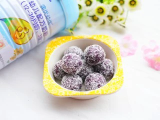 奶香芒果夹心紫薯球,出炉。