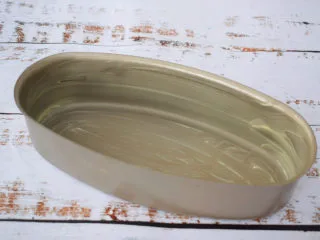 酸奶芝士蛋糕,模具底部和四周涂抹一层黄油