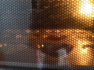 心形玛德琳蛋糕,烤箱预热，上下火，中层，175度，烤20分钟左右，当小肚子鼓起来，再稍微下降一点，就是烤好啦。