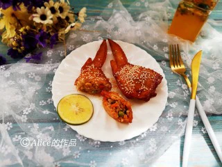 奥尔良鸡翅包饭,烤好趁热吃哦，真的很好吃，儿子一顿甩俩，要吃第三个的时候给我拦下了😂