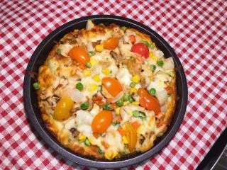 小白也会的奥尔良烤鸡腿披萨 「8寸薄脆版」,中餐西餐，只要有爱有时间，全部挑战一遍。这感觉倍儿好！这个菜谱好长，希望你们喜欢。请多关照多支持！