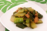 美食新体验——山芹鸡蛋虾仁饺(传统美食与创新结合,口感丰富多样)