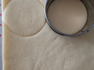 千层福袋蛋糕,切模 2个4寸大小，一个比4寸小点为一组