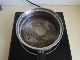 BBQ烧烤鸡腿扒套餐,三色藜麦洗净，煮15分钟，成熟后捞出