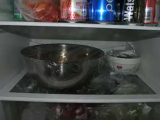 BBQ烧烤鸡腿扒套餐,用保鲜膜盖上，冰箱冷藏腌制2个小时