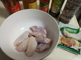 最简单的黑胡椒烤鸡翅,准备原料