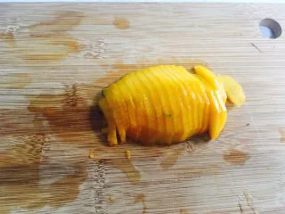 芒果香蕉奶昔,切薄片