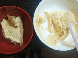 大理石花纹磅蛋糕,分出一半出来