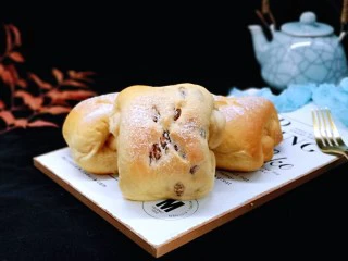 红豆日式咖啡面包卷,戴上隔热手套取出!