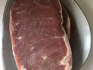 家庭自制牛排 ,购买的新鲜牛排2片彻底融化