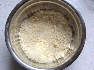 可爱圣诞帽子塔,反复搓至粗砂状