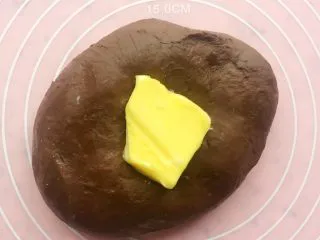 可可麻薯软欧包,加入黄油继续揉面 揉至完全扩展阶段