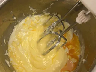 巴斯克芝士蛋糕,同样用低速混合均匀