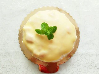 榴芒千层蛋糕,这就是冻好的榴芒千层蛋糕啦!已经迫不及待想吃上一口啦!