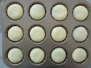  软萌甜紫米面包,发酵到8分满取出