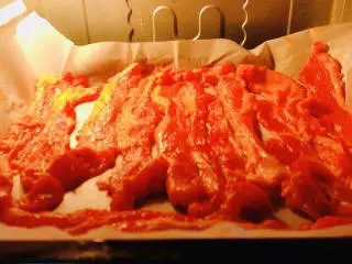 烤五花肉（奥尔良烤翅味）,放入烤箱中