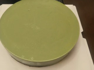 抹茶奶酪慕斯核桃布朗尼（8寸）,可以脱模了完成了！