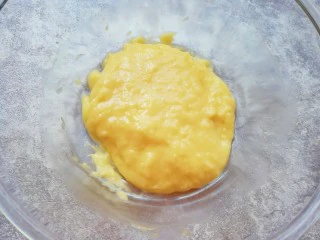 麦片芝麻核桃酥,用硅胶刮刀翻拌均匀。