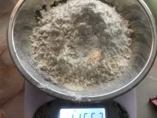 十寸古早蛋糕,当作早餐或者茶点非常不错！👍甜度比较低，非常适合宝宝食用